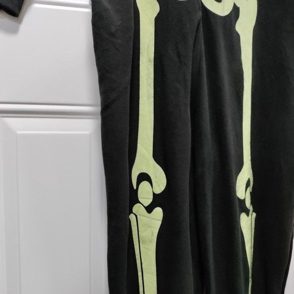 NWT #FOLLOWME Glow In The Dark Skelton KIDS Onesie S, M - Picture 7 of 11